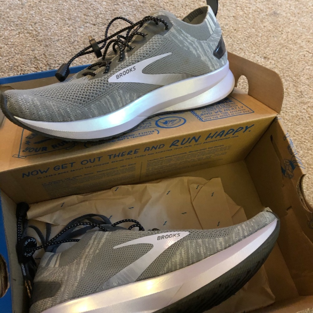 Women’s size 8.5 Brooks Levitate 4 running shoes